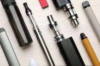 Refillable Vape Liquid vs Disposable Vapes: Which Is Better?